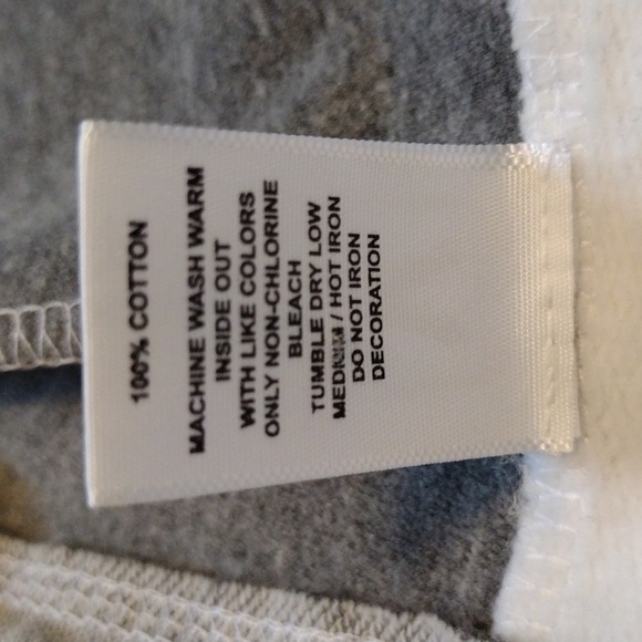 Venley Michigan Wolverines hooded sweatshirt. - Picture 9 of 9